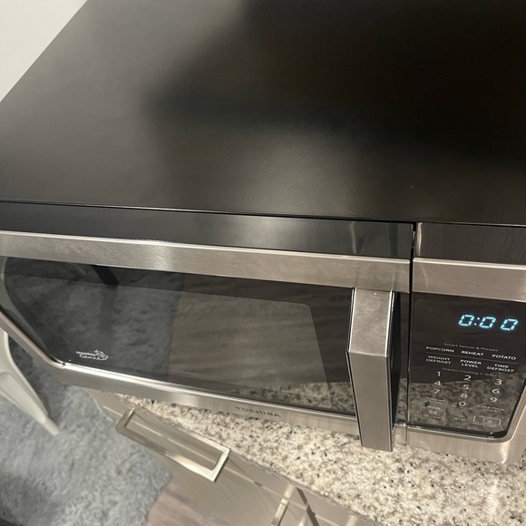 TOSHIBA Smart Countertop Microwave, Sensor Reheat, Works with Alexa, 1100 W - Picture 3 of 5